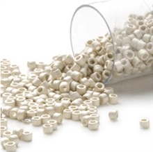 Seed beads, Delica 11/0 mat sølv 7,5 gram. DB0335V